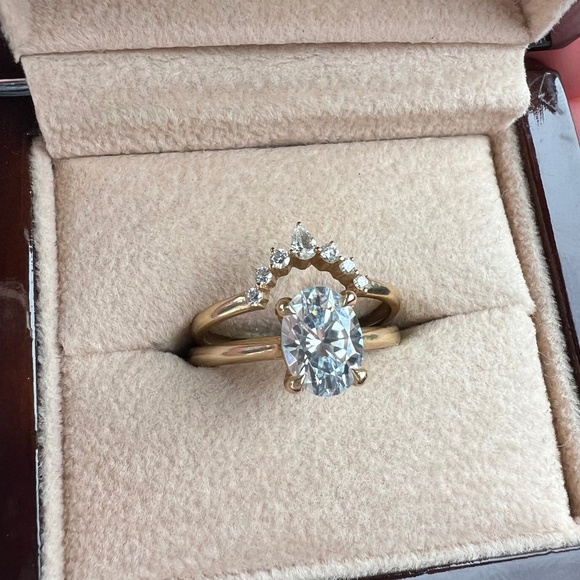 Moissanite engagement ring and diamond wedding band set - Picture 4 of 4